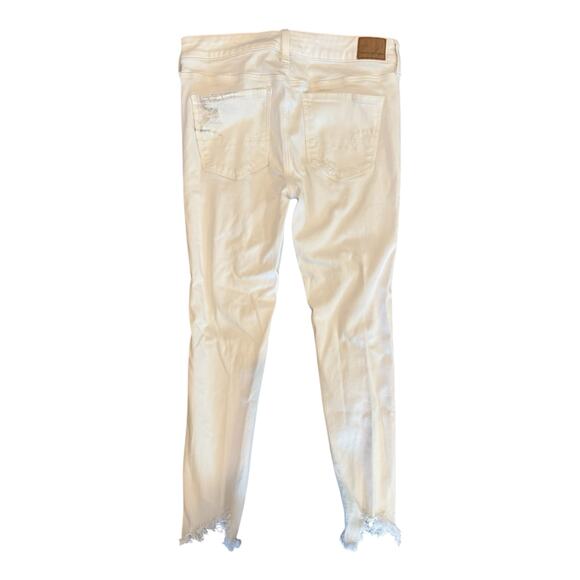American Eagle Distressed White Skinny Jeans | Next Level Stretch Size 8 Regular - Picture 3 of 10